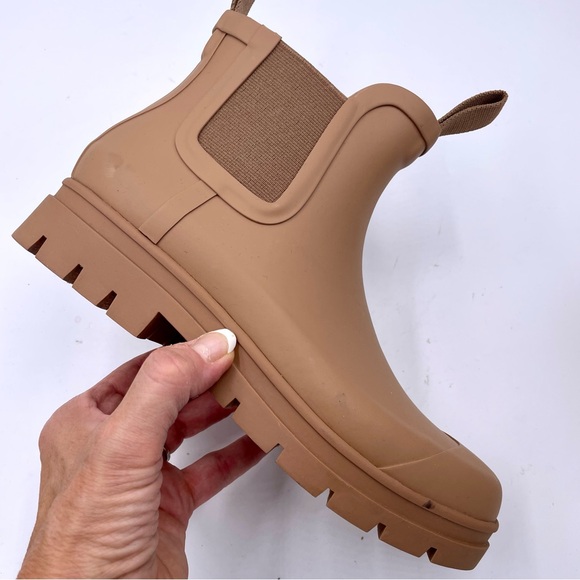 NEW Everlane Tawny Brown Tan Chelsea Rain Boot in Size 6 - Picture 7 of 11